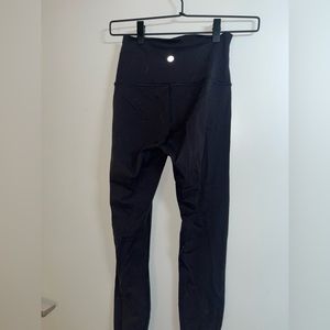Black lululemon wunder under leggings